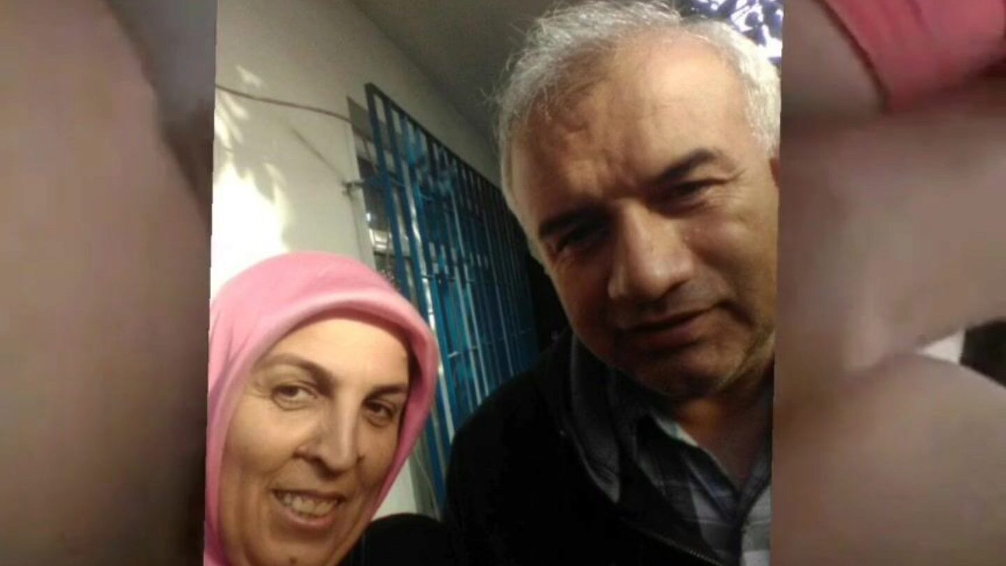 turbanli namailu annem babam evde yokken török ​​házas nagymama hotwife snatch show