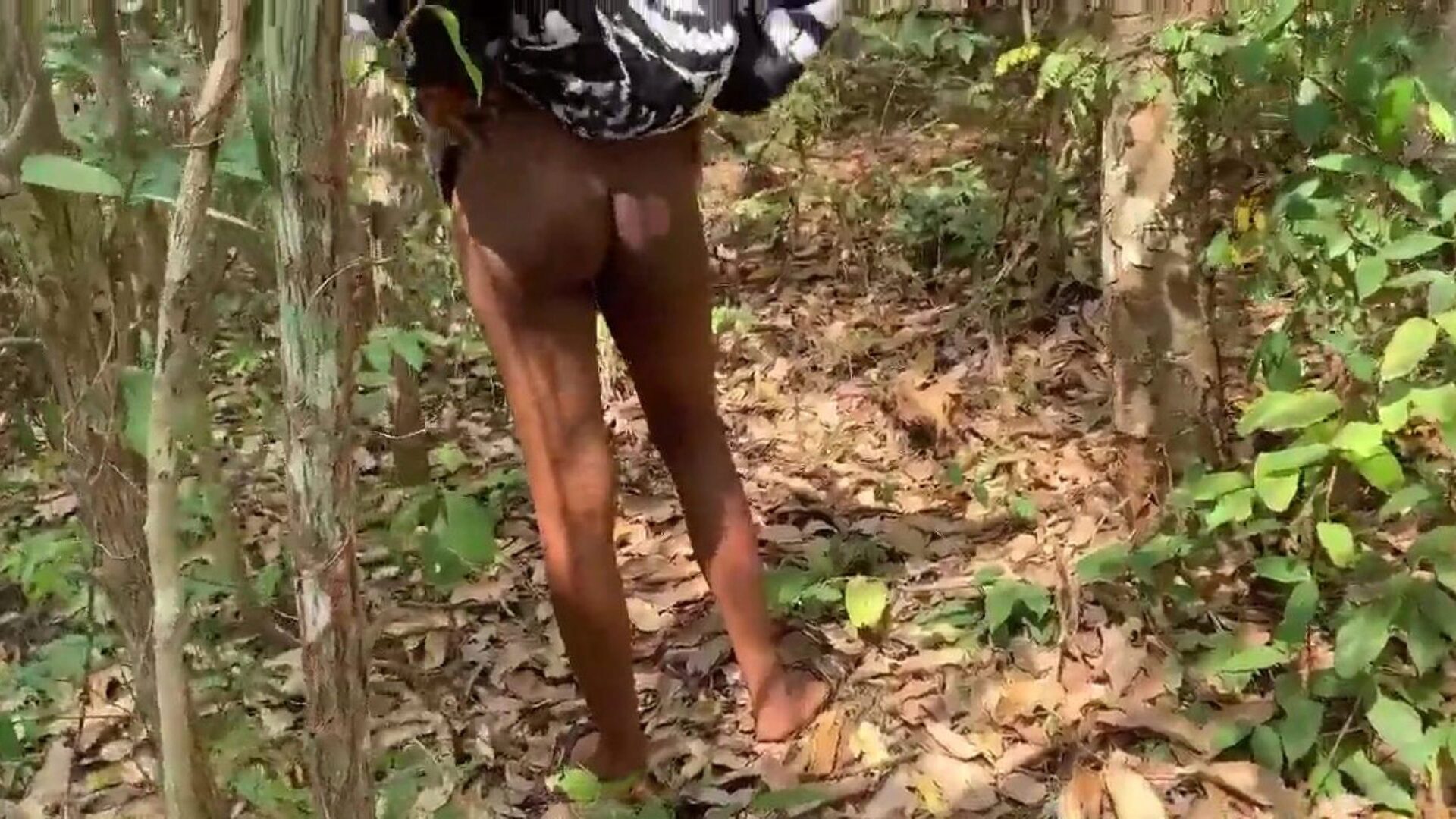 universitetslektor knullar sin student i busken för att ge hennes godkännande i sina tentor