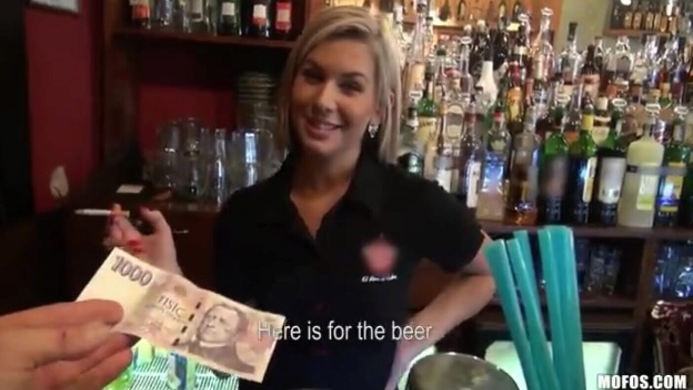 smuk blond bartender tales om at have tilslutning på arbejde smuk blond bartender snakkes om at have fuck-a-thon på arbejde
