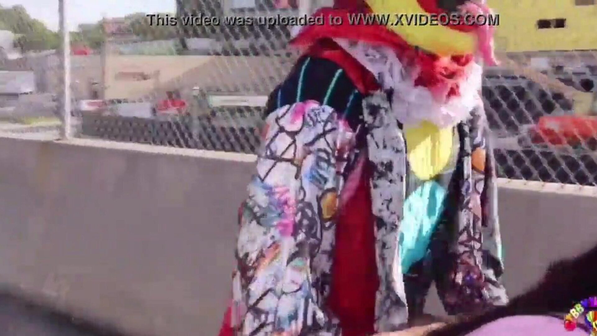 Gibby, der Clown, fickt saftiges T-Shirt auf Atlantas beliebtester Autobahn