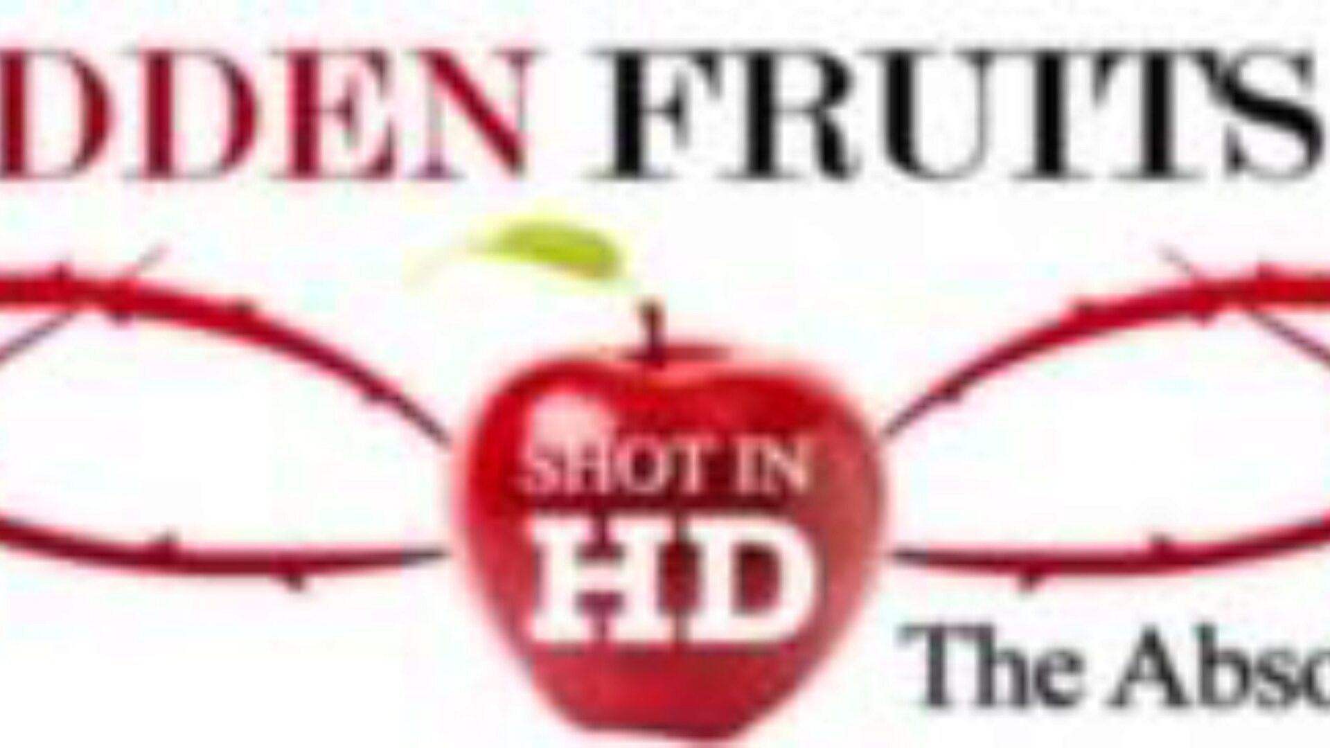 forbudte frugtsfilm: Jodi West dobbelte sig sammen, mens de sidder fast i vinduet