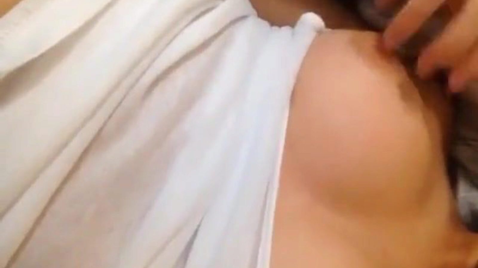 прелепа азијска тинејџерка зафркнута уска мокра сочна маца на камери