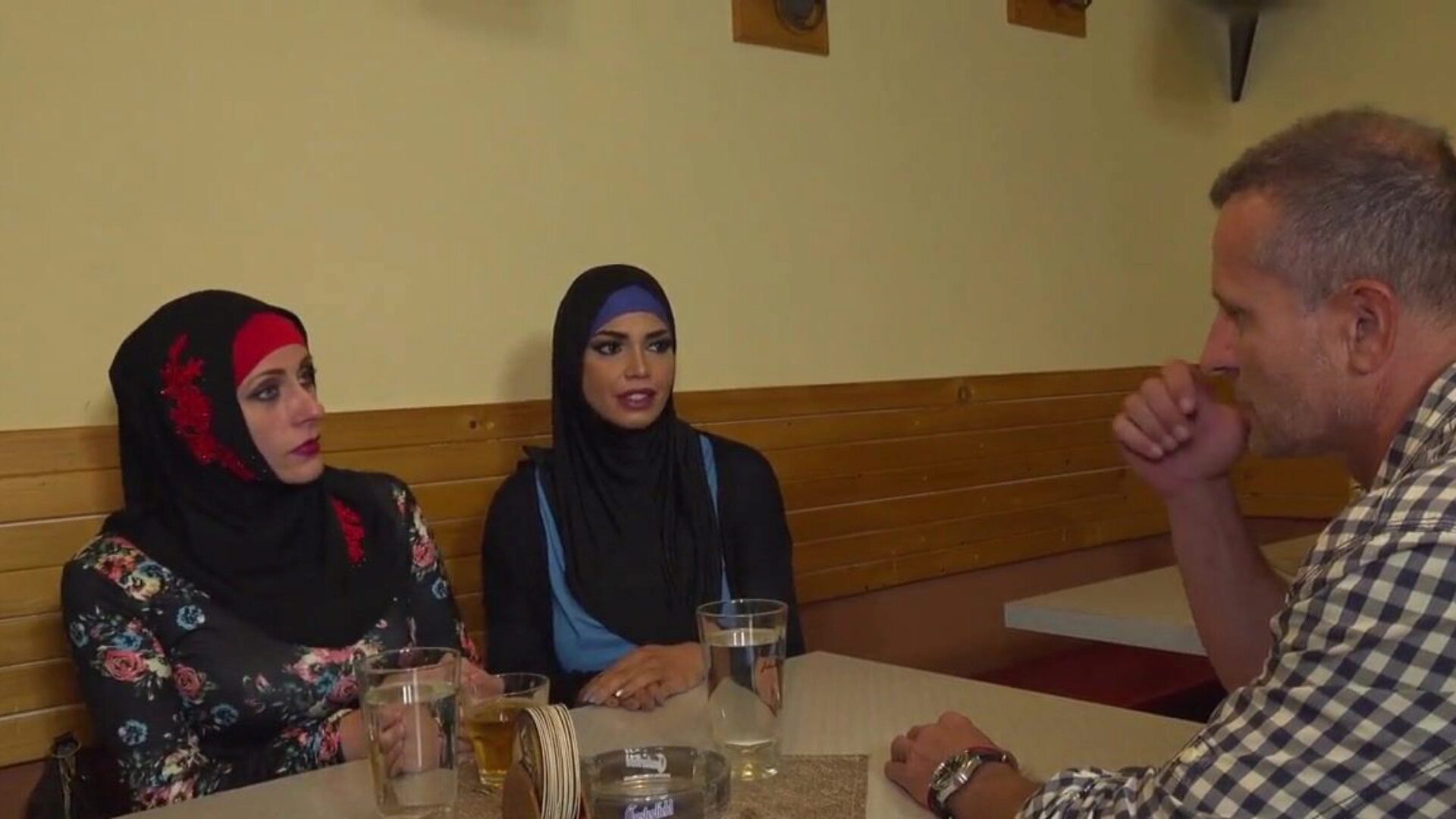 盖头穆斯林场景11，免费的穆斯林头巾高清色情a9在xhamster上观看盖头穆斯林场景11的视频，这是最厚的高清转播网站，上面有大量免费的阿拉伯穆斯林盖头和阿拉伯头巾色情电影